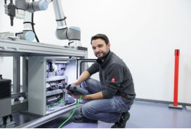 優(yōu)傲機(jī)器人與西門子PLC攜手，開創(chuàng)自動化無縫對接新時代