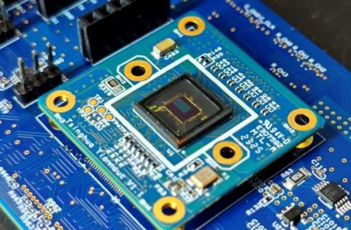 我國科學家研制出世界首款類腦互補視覺芯片“天眸芯”